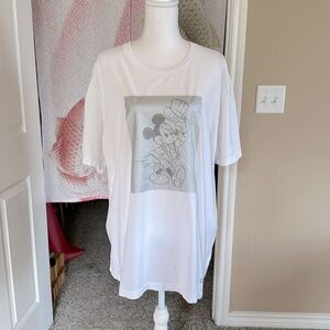 NWOT Uniqlo & Disney Mickey Mouse T-shirt